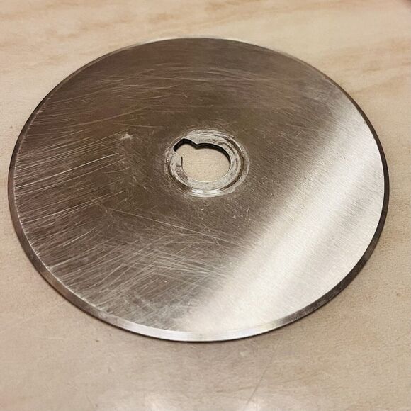 Zyliss Pizza Slicer with Crust Cutter Snap-on Blade Cover Removable Cutter Wheel - Picture 8 of 9